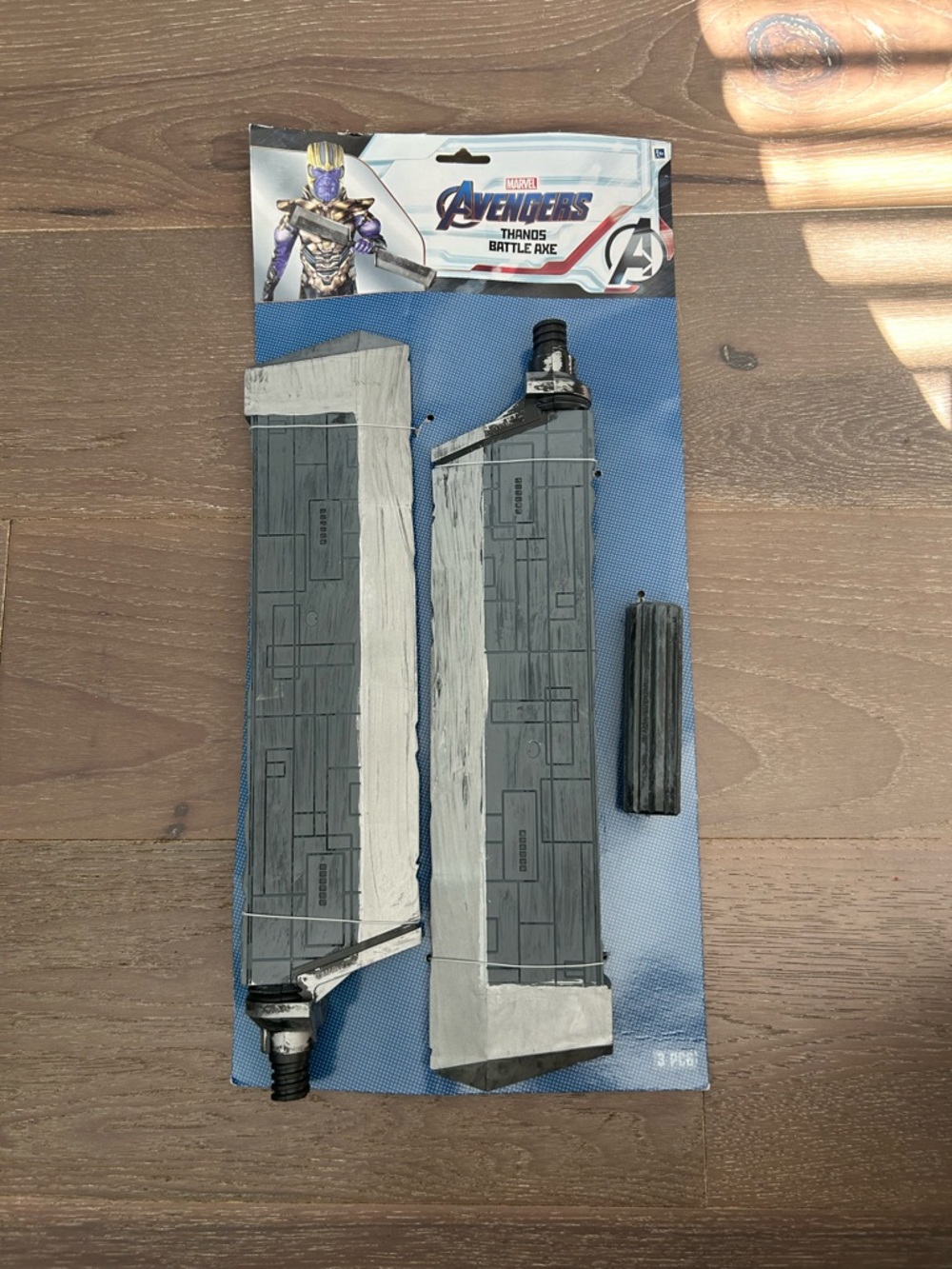 Suit Yourself Avengers Thanos Battle Axe. NWT (acc2)